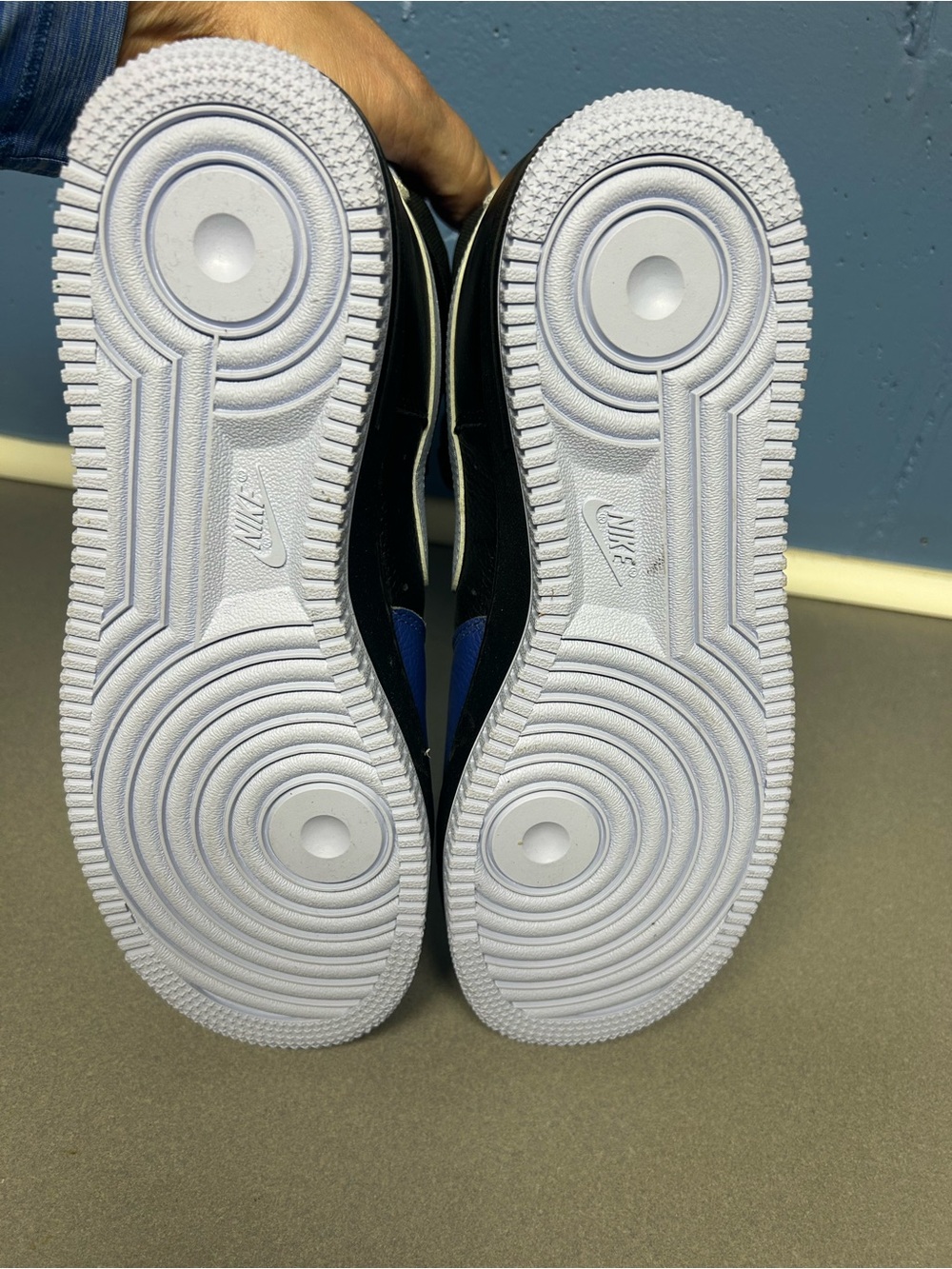 Nike Black, White & Blue High-Top Sneakers NEW - Picture 5 of 7